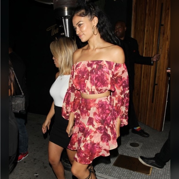 For love & lemons red orange yellow wild rose floral off the shoulders crop top - Picture 4 of 10